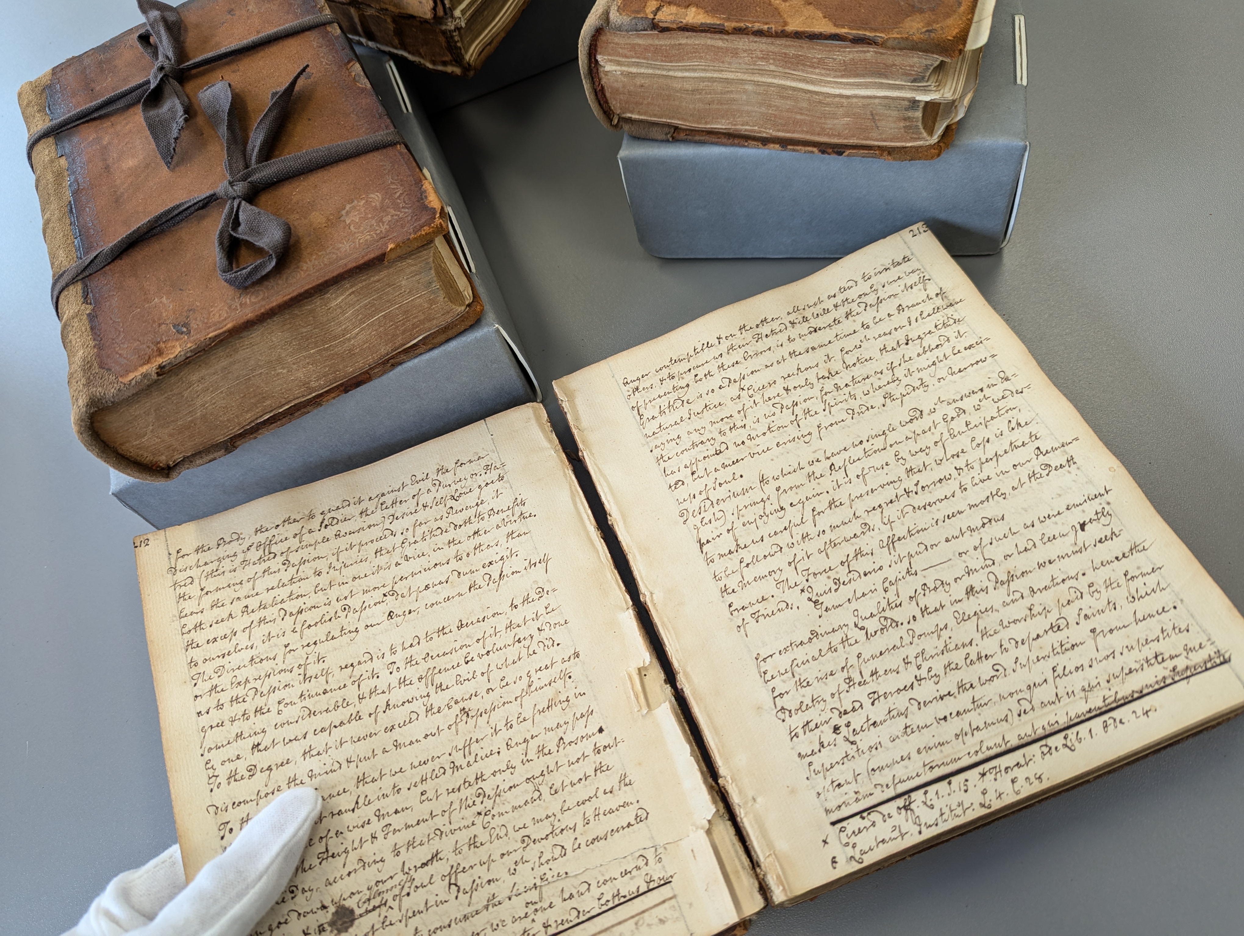 Professional non-destructive book scanning and digitisation